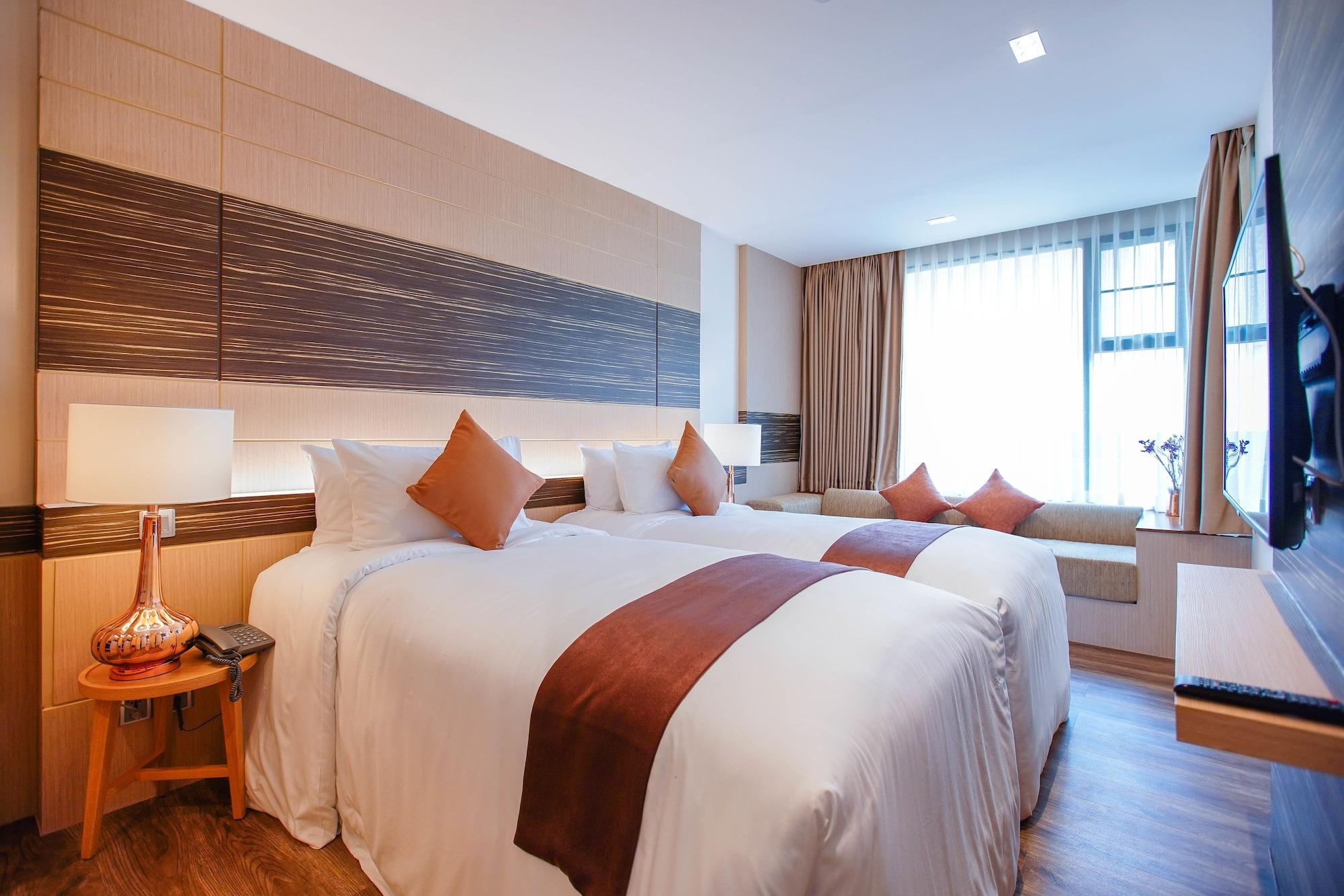 Pool Hotel 4*