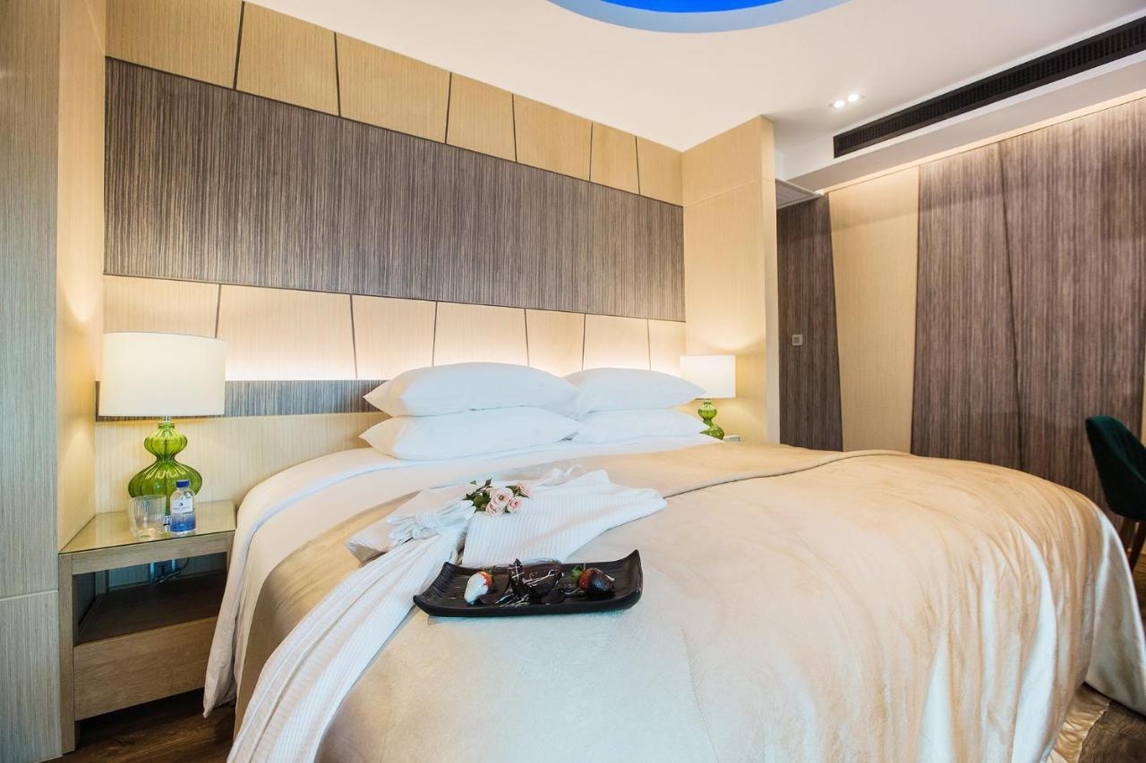 Pool Hotel 4*