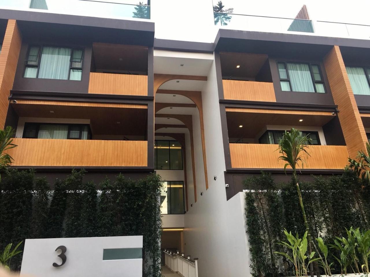 Pool Hotel 4*